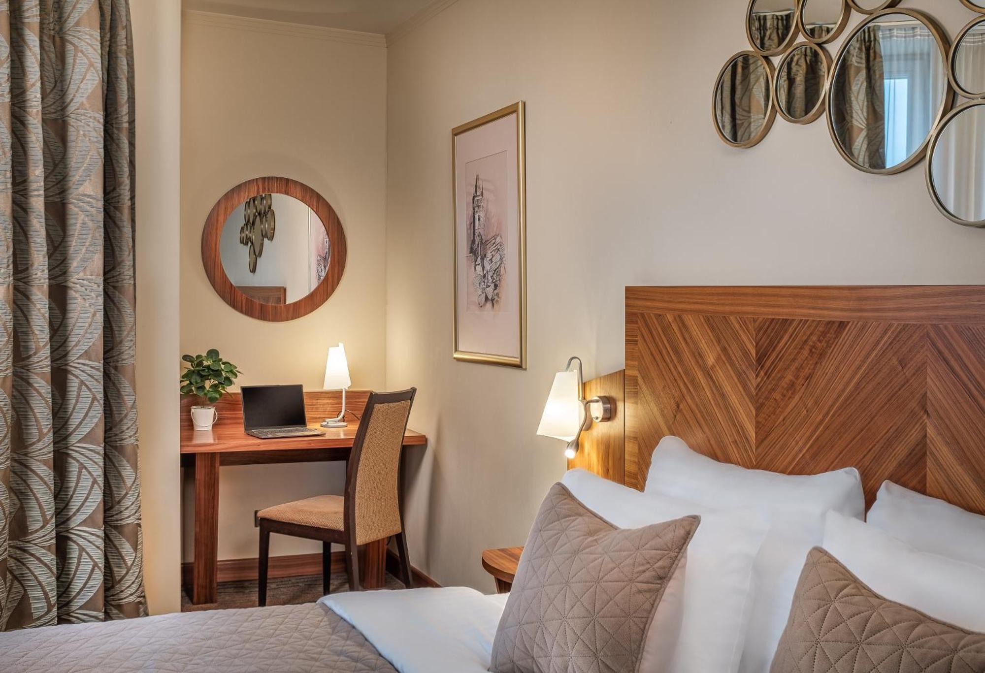 Crown Palace Apartments By Adrez Prague Ngoại thất bức ảnh